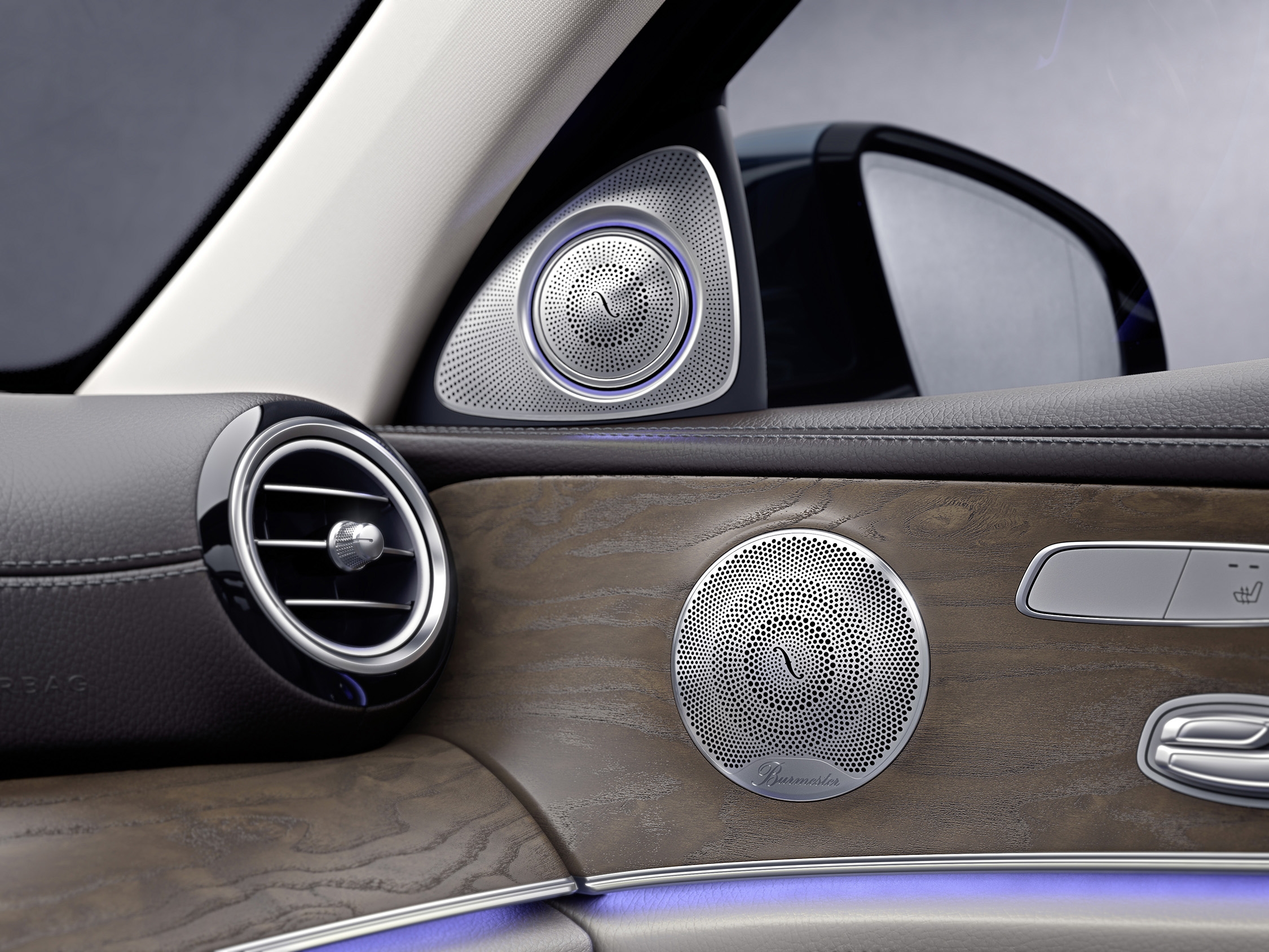 Mercedes Burmester Ne Demek? Tozlu Mikrofon