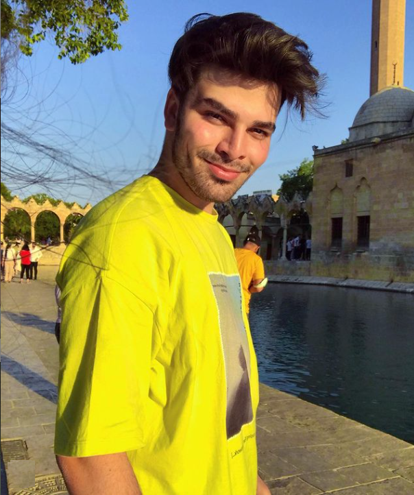 Eren Aksoy Kimdir