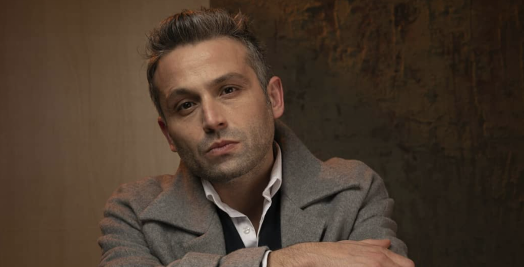 Deniz karaoglu yas Tozlu Mikrofon