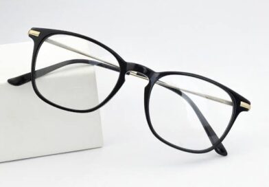 Optik Gözlük Camı Seçimi: Hangi Özellikler Önemli?