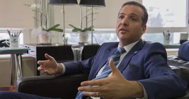 senay dede kimdir nereli ve kac yasinda boyu sevgilisi tozlu mikrofon
