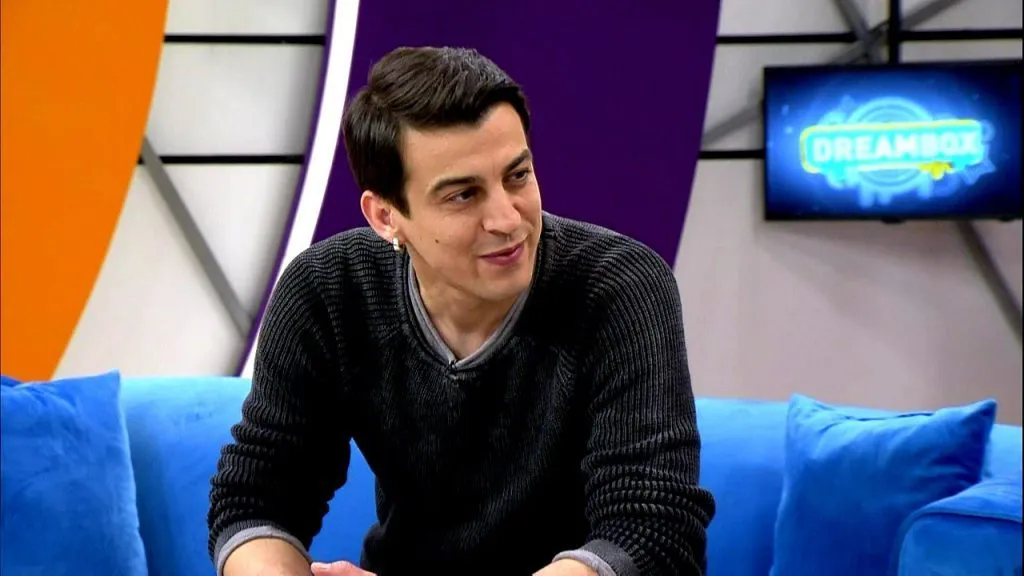 norm ender kimdir nereli ve kac yasinda tozlu mikrofon