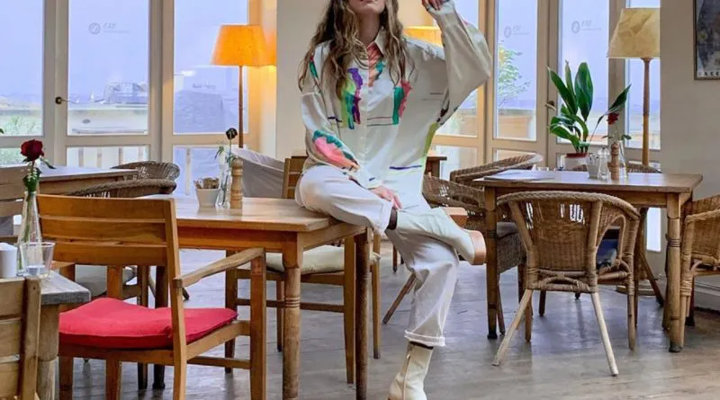 cansu akin kimdir aslen nereli ve kac yasinda sevgilisi var mi tozlu mikrofon