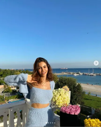 silan makal ozbayrakli kimdir aslen nereli ve kac yasinda boyu tozlu mikrofon