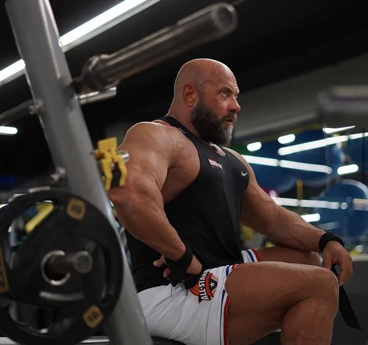 serdar aktolga kimdir yasi kac boyu vucut olculeri tozlu mikrofon