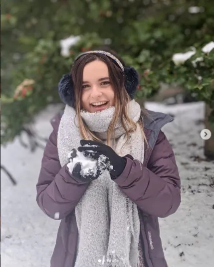 Ece Hakim Kimdir Nereli Ve Kac Yasinda Sevgilisi Boyu Oynadigi Dizi Ve Filmler Tozlu Mikrofon