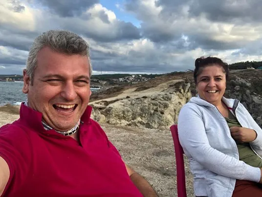 trt ana haber sunucusu ersoy dede kimdir nereli ve kac yasinda boyu kac esi kimdir tozlu mikrofon