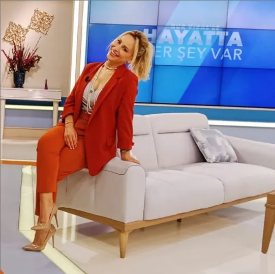 nur viral kimdir nereli ve kac yasinda boyu esi kimdir tozlu mikrofon