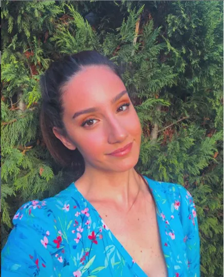 yesil deniz nese semiha bezek kimdir gercek adi ne kac yasinda instagram hesabi ne tozlu mikrofon