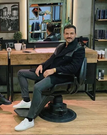 gurur aydogan kimdir nereli ve kac yasinda boyu evli mi oynadigi diziler tozlu mikrofon
