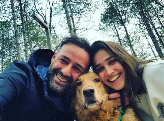 aziz aslan kimdir nereli ve kac yasinda boyu esi oynadigi diziler tozlu mikrofon