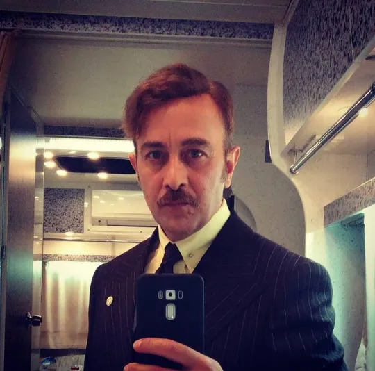 murat garipagaoglu kimdir nereli ve kac yasinda boyu esi oynadigi diziler tozlu mikrofon