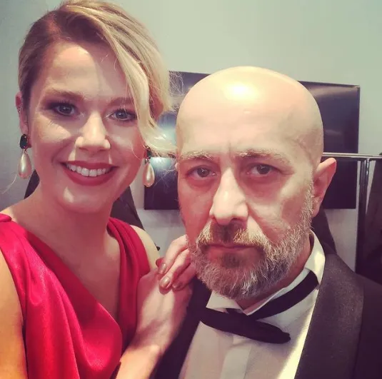 murat garipagaoglu kimdir nereli ve kac yasinda boyu esi oynadigi diziler tozlu mikrofon