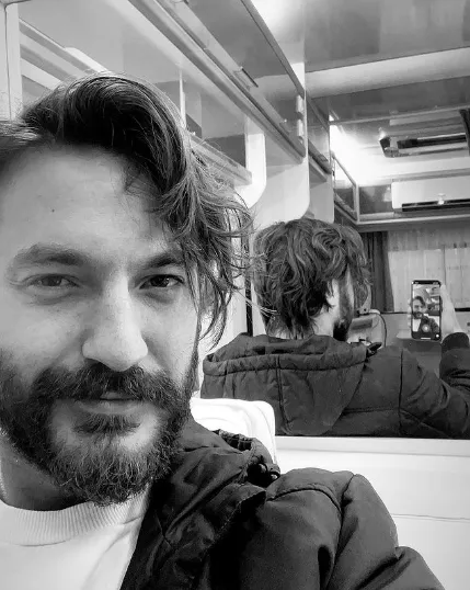 sarpcan koroglu kimdir nereli kac yasinda boyu dizileri tozlu mikrofon