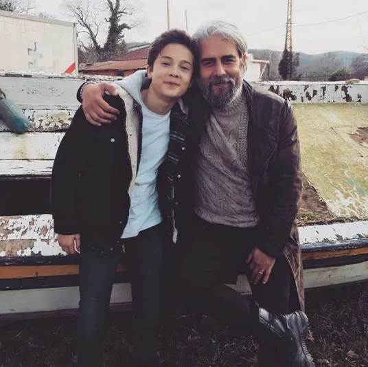 cagan efe ak kimdir nereli ve kac yasinda boyu sevgilisi oynadigi diziler tozlu mikrofon