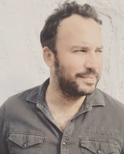 ferit aktug kimdir nereli ve kac yasinda boyu oynadigi diziler tozlu mikrofon