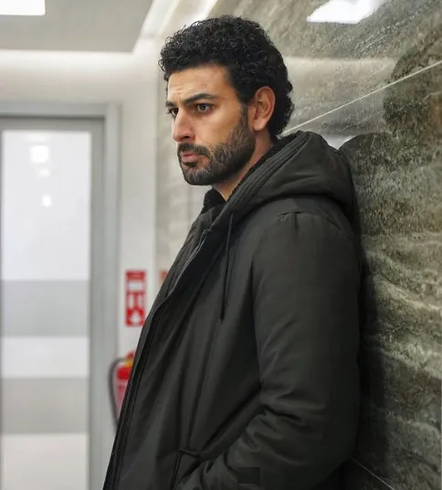 hakan ummak kimdir nereli ve kac yasinda boyu oynadigi diziler tozlu mikrofon