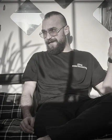 savas satis kimdir nereli ve kac yasinda boyu oynadigi diziler tozlu mikrofon