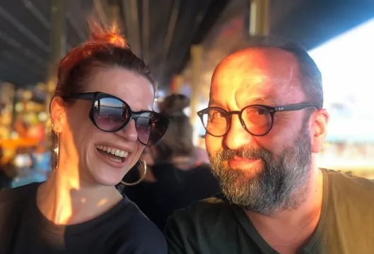 erdem bas kimdir yasi boyu oynadigi diziler tozlu mikrofon