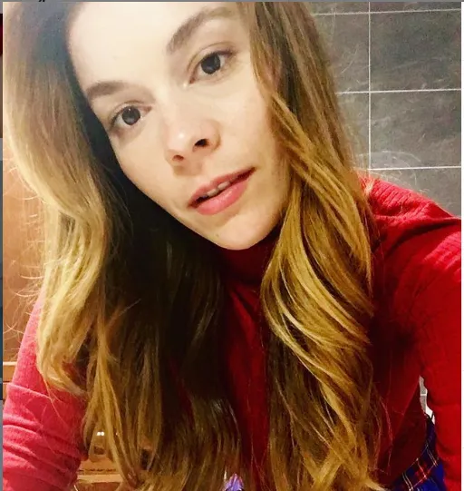 selin uzal kimdir yasi boyu oynadigi diziler tozlu mikrofon